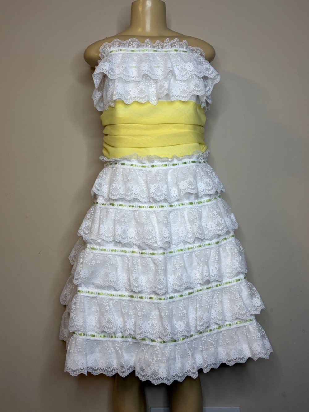 Strapless Yellow and White Lace Tiered Party Dress Size M